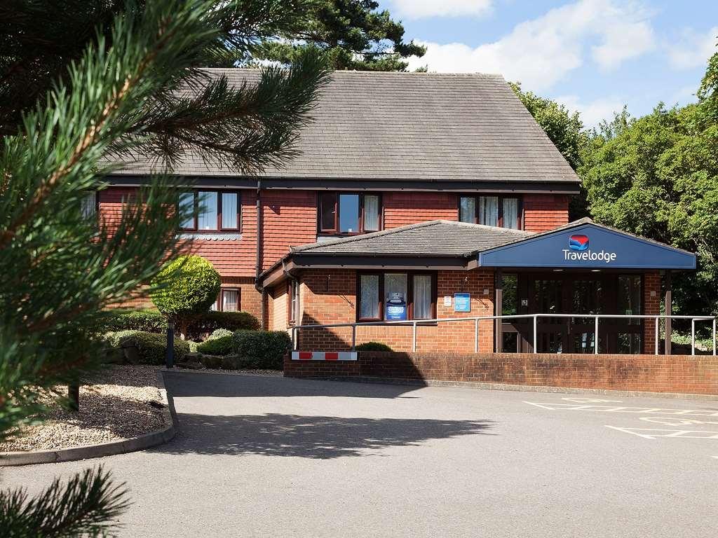 Travelodge Брэкнэлл Экстерьер фото