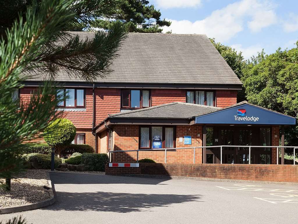 Travelodge Брэкнэлл Экстерьер фото