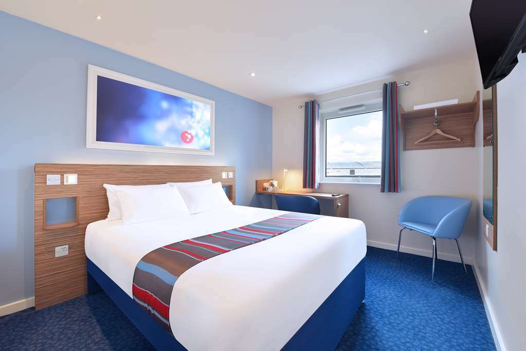 Travelodge Брэкнэлл Номер фото