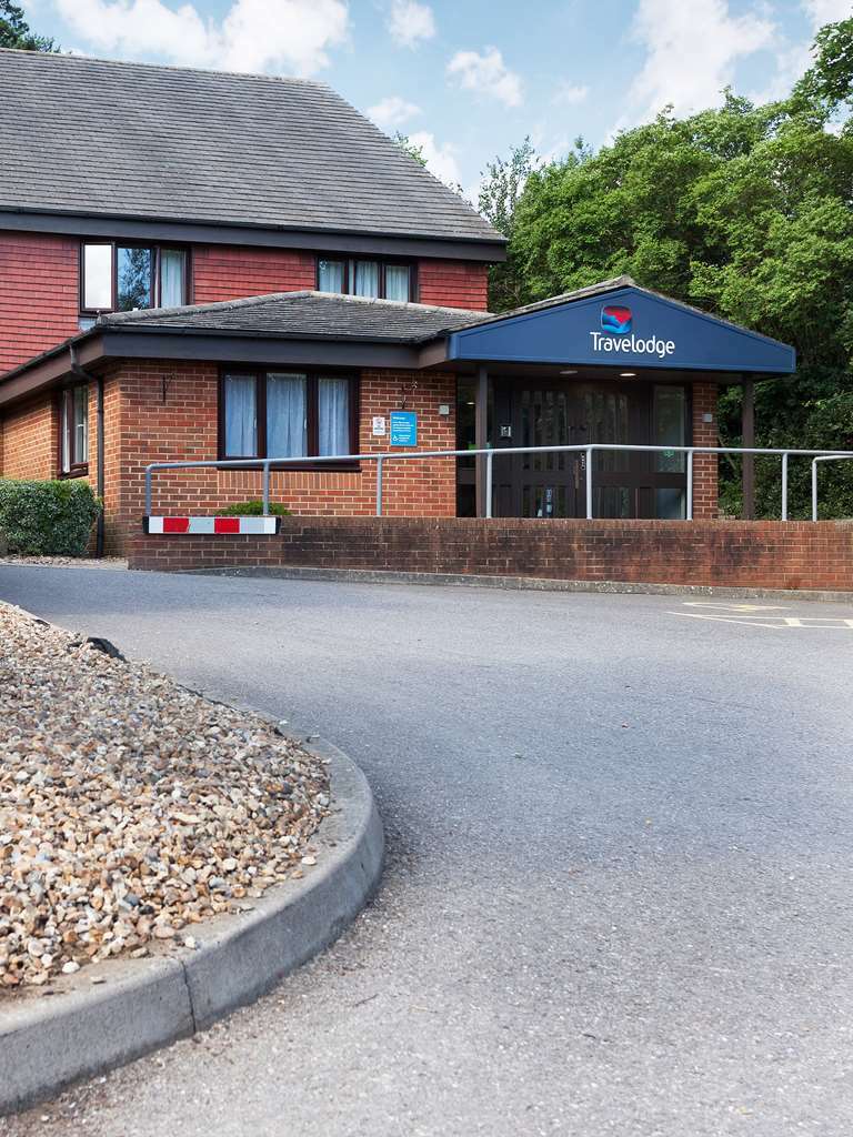 Travelodge Брэкнэлл Экстерьер фото