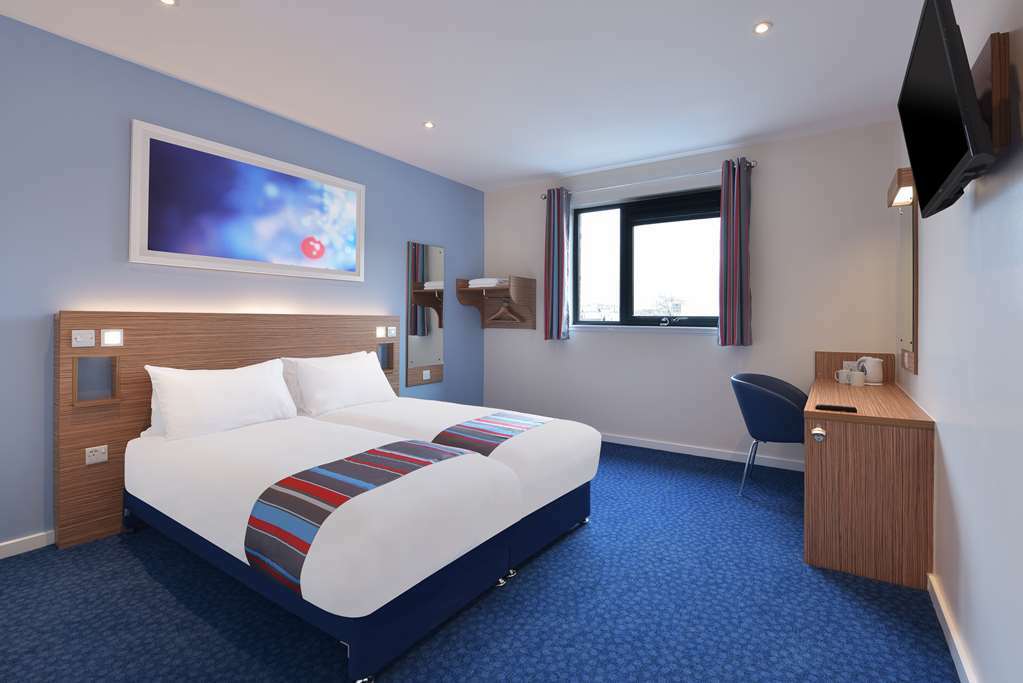 Travelodge Брэкнэлл Номер фото