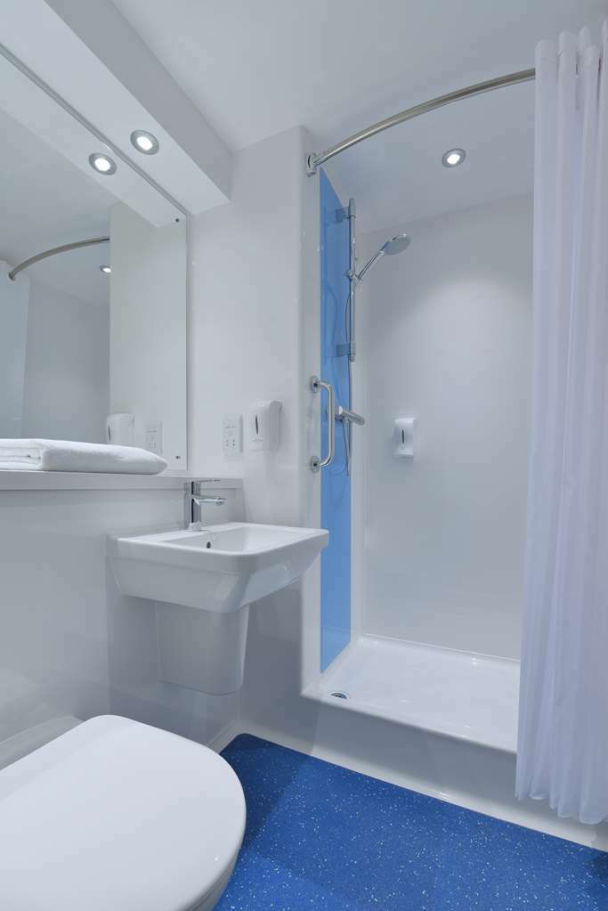 Travelodge Брэкнэлл Номер фото