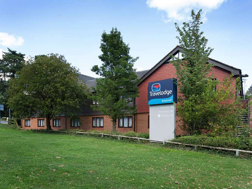 Travelodge Брэкнэлл Экстерьер фото