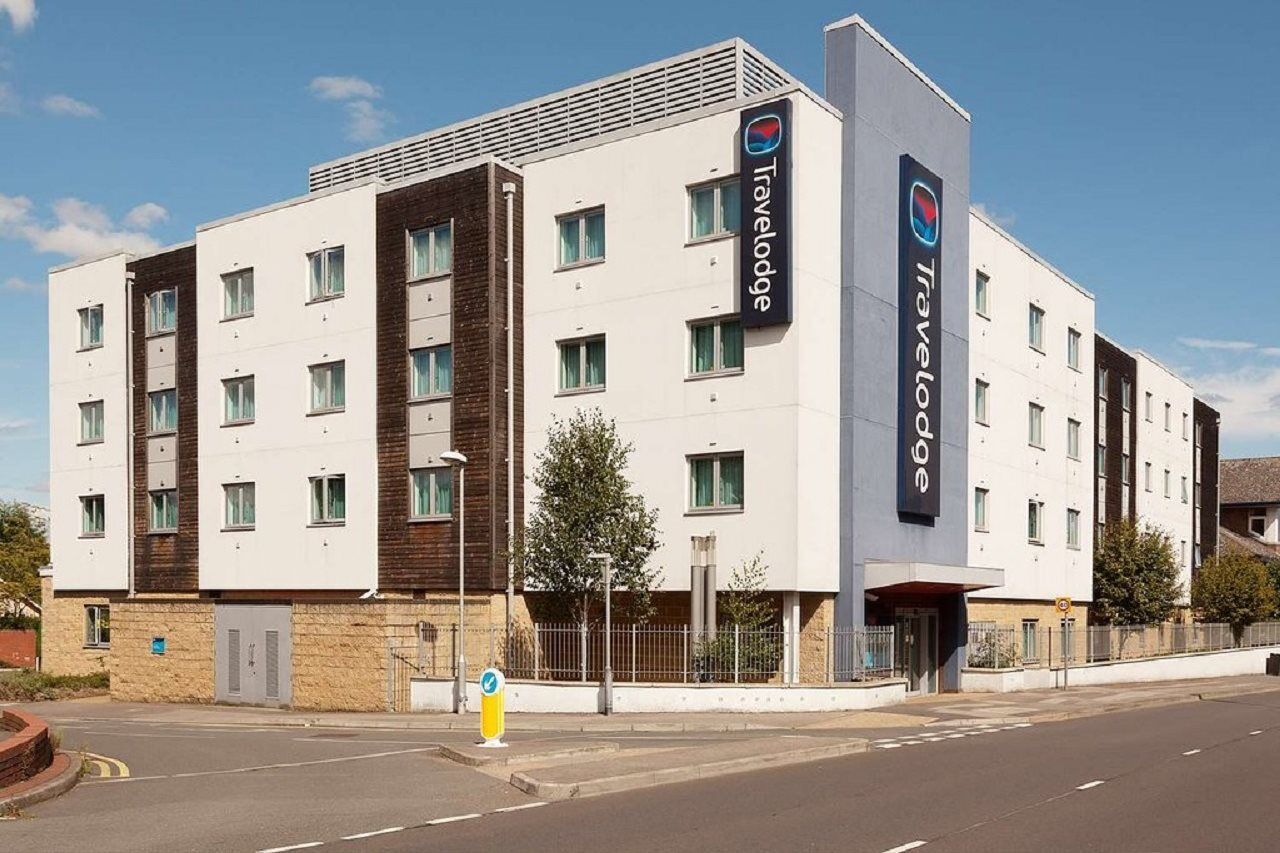 Travelodge Брэкнэлл Экстерьер фото